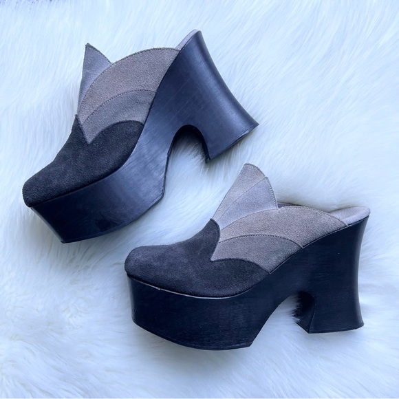 Free People Shoes - Platform Mule Clog in Two-Tone Gray Suede